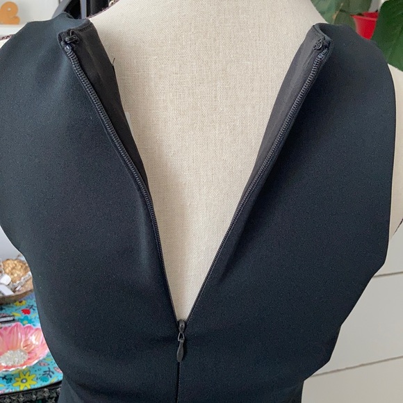 Banana Republic ruffle sleeve asymmetrical length - Picture 6 of 6